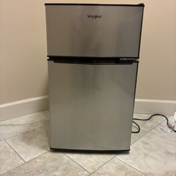 3.1 Cubic Foot Frigidaire Refrigerator/freezer