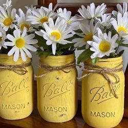 Chalk painted distressed yellow mason jars gift - WHITE DAISIES