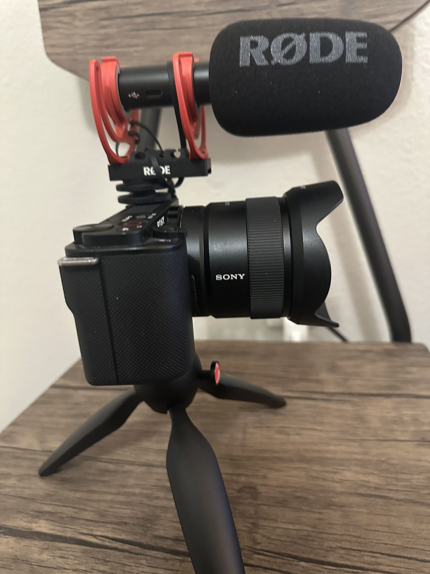 Sony Zve10 And Sony Lense Wide E1.8/11
