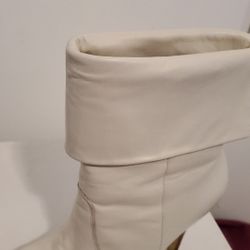 Womens boots size 8