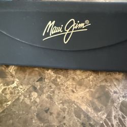 Maui Jim 412-10 is a women’s/men’s rimless shield style. 	
