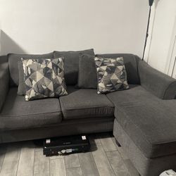 Couch / Dark Gray 