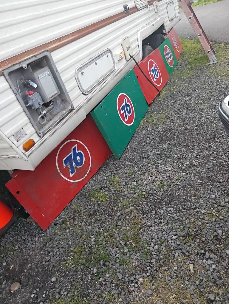 4 Vintage 76 Signs