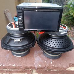 Kenwood Touch Screen And Four 8s Speakers 