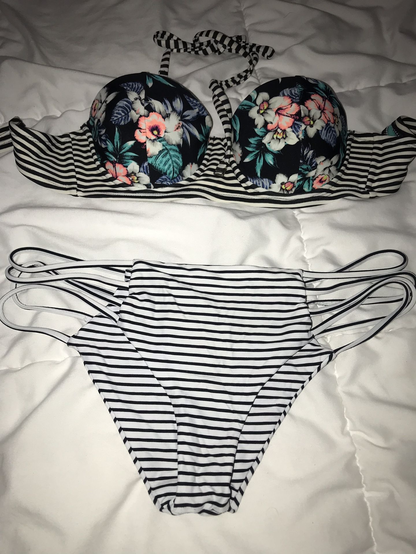 Xhilaration bikini top size small, O’Neill bottoms size small