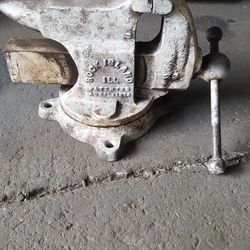 Rock Island MFG. CO. No. 240 Patented Aug 11, 1914 Anvil Bench Vise Vice