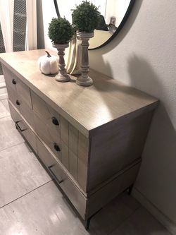 Farmhouse Design 6 Drawer Dresser