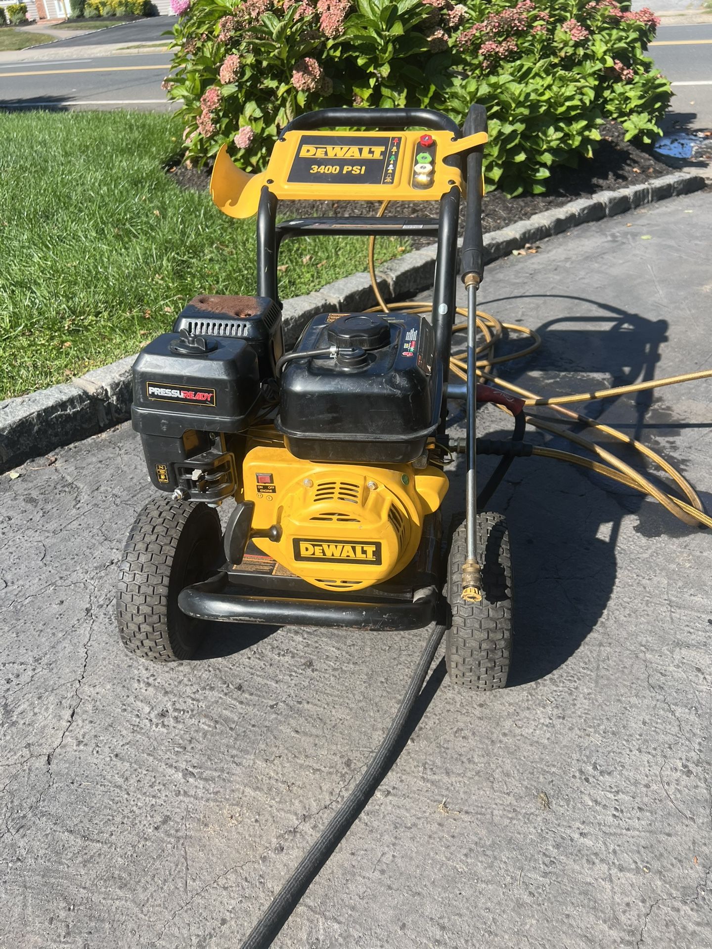 Commercial Grade Dewalt 208cc 3400 PSI 2.5 GPM Pressure Washer On Quick Connects
