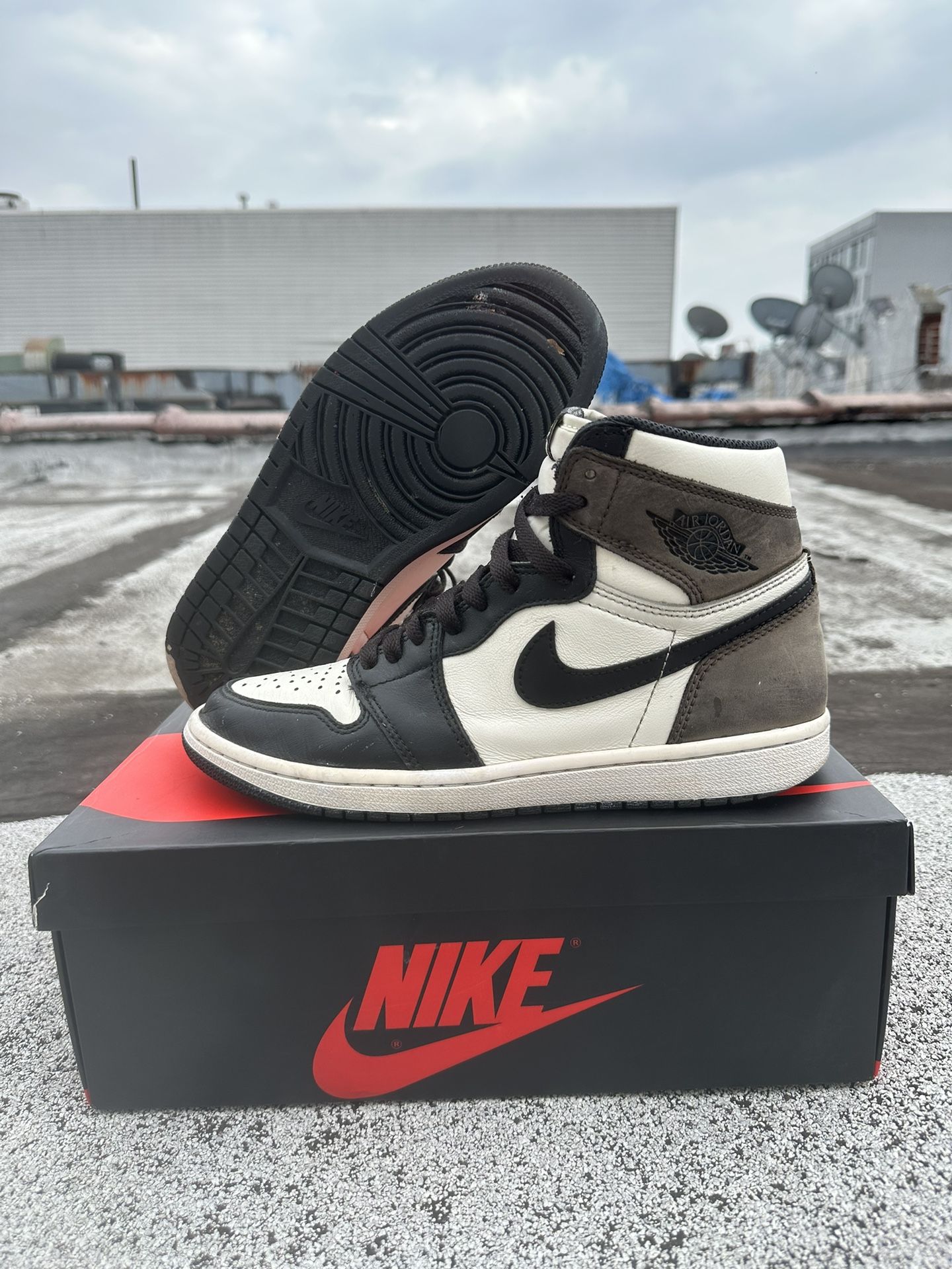 Air Jordan 1 Dark Mocha Size 8.5 Goat Receipt Included!