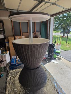 Outdoor Patio Cooler Table with Umbrella Hole