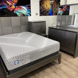 Queen Bed, Dresser, Mirror, Chest And Nightstand $850 😳 WOW!!!