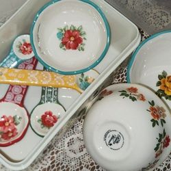 X8 NEW FLOWER PIONEER WOMAN MEASURING SPOONS MEASURING CUPS BOWLS TUPPERWARE STORAGE LOT