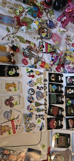 DISNEY COLLECTIBLES