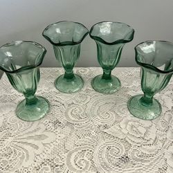 Set Of 4 Vintage Tulip Footed Green Glass Sundae Dishes