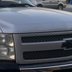 07-13 Chevy Silverado Hood & Grill 