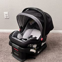 Graco Newborn/Infant Car seat W/ Base