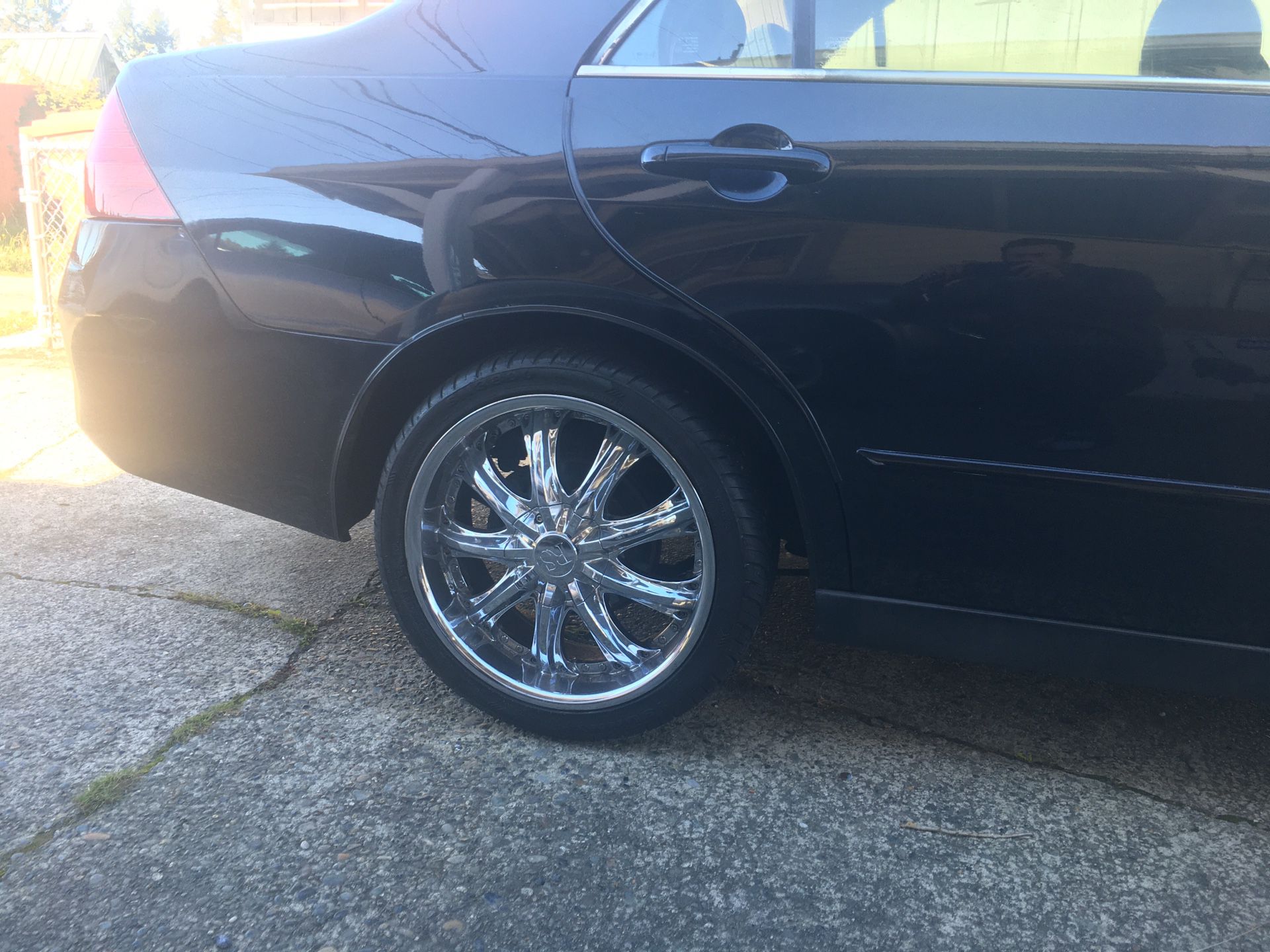 18 in chrome rims and nice 225/40 zr 18 tires 5x114.3. Universal fit Honda accord