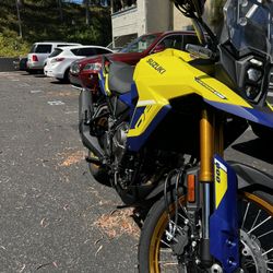 Suzuki V Strong 800