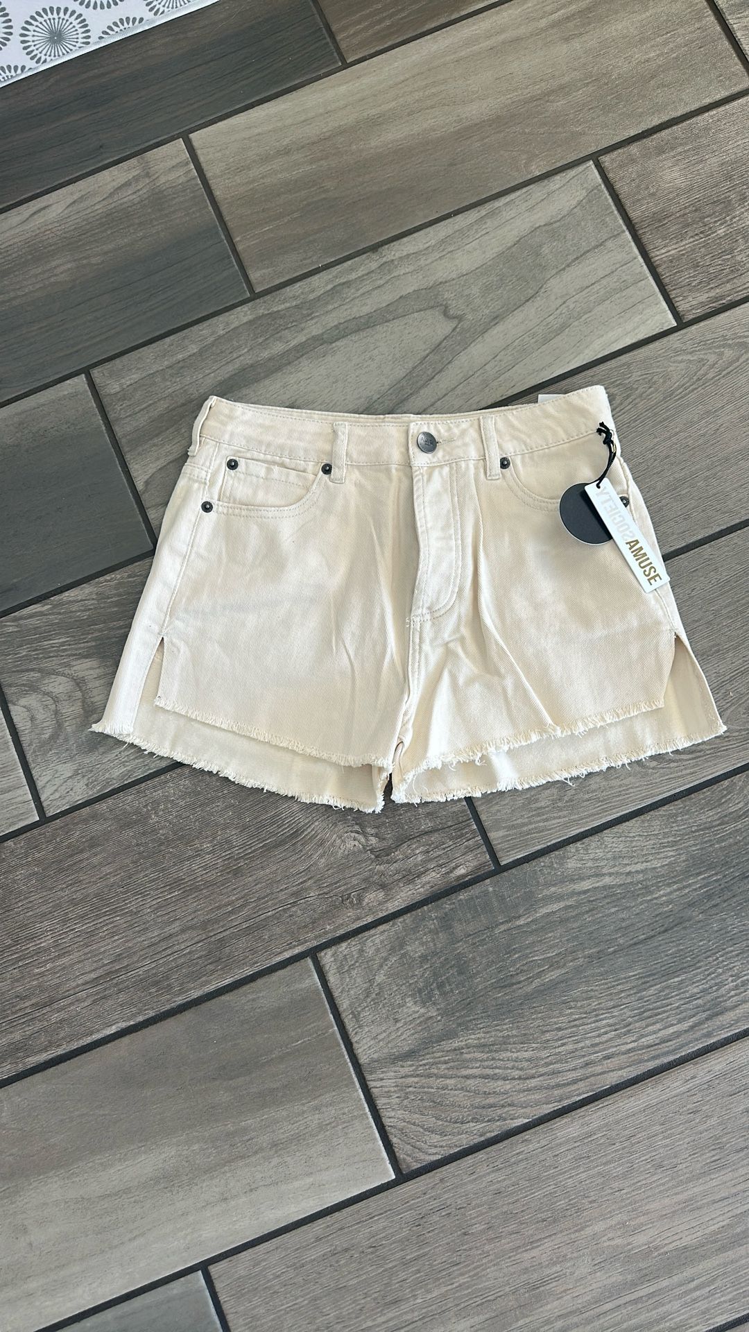 Amuse society, cream, denim jeans, short size 27