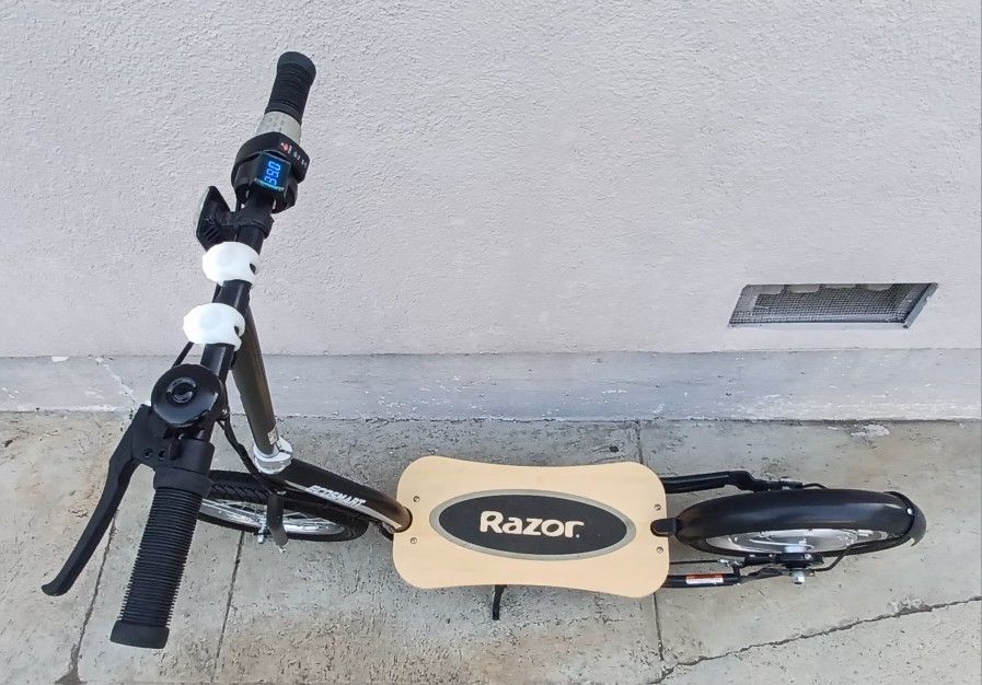 Razor EcoSmart Sup Lithium Upgraded. Lightly Used. Charger Included