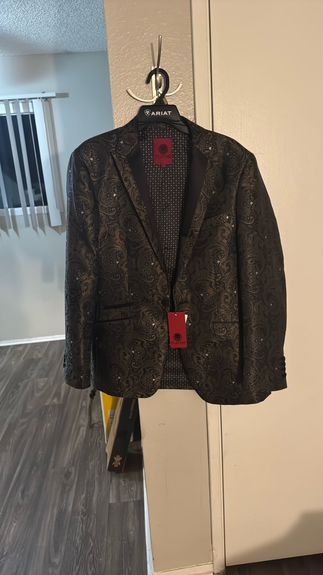 Platini Black/Gold Paisley Blazer (Style BLZ9636) – New With Tags – Size L