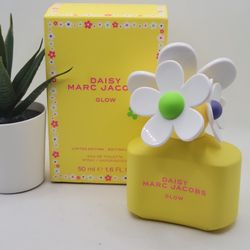 Marc Jacobs
 
Daisy Glow Limited Edition Eau de Toilette

1.6 fl 