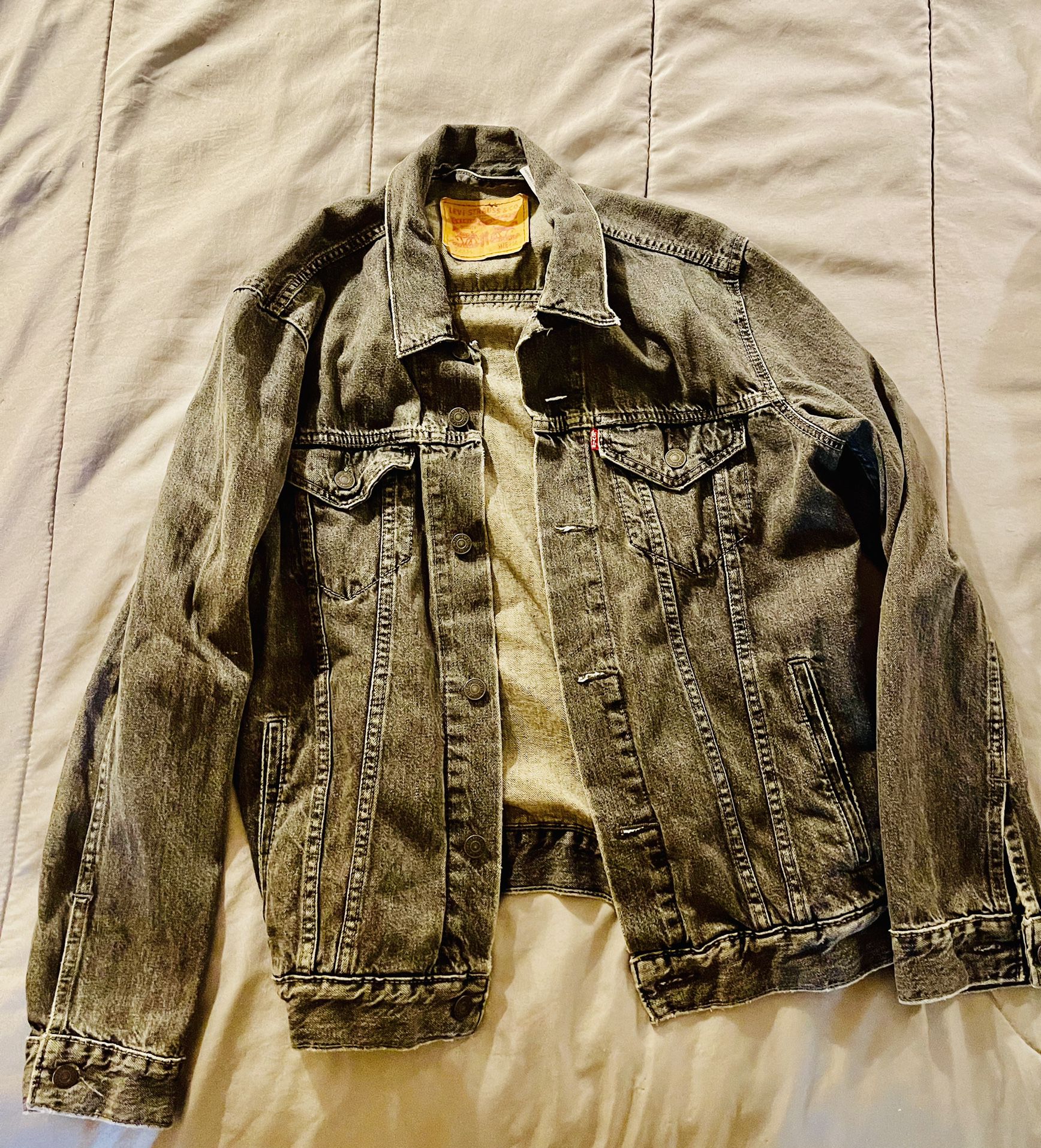 Black White washed LEVI’s Jeans Jacket (Size M)