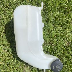 Windshield Washer Fluid Reservoir 