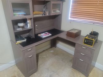 Corner Desk With Hutch
