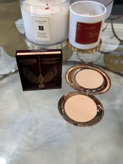 FIRM PRICE Charlotte tilbury airbrush flawless finish blurring and setting powder  Airbrush Flawless Finish Refillable Blurring & Setting Powder