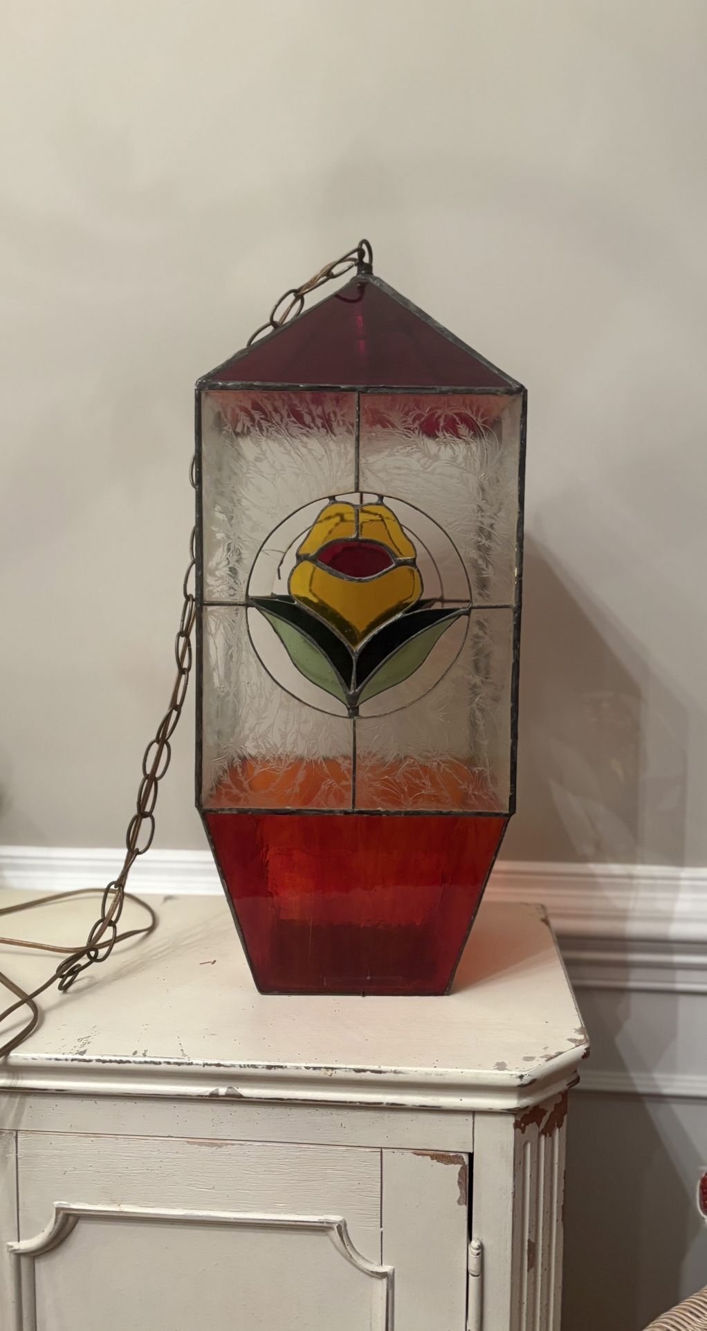Vintage Art Nouveau Tiffany-style stained glass hanging pendant lamp.