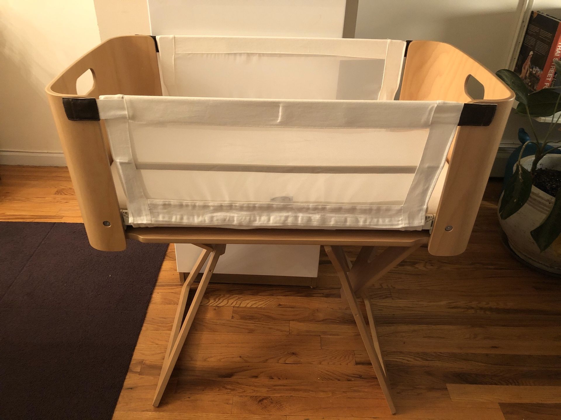 BEDNEST Baby Bedside Crib Bassinet - Great Condition!