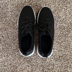 Black Tennis Shoes 