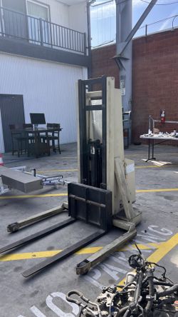Crown Forklift 2000lbs