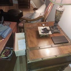 Center And Side Table Set. 