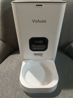 Automatic animal feeder