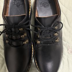 Dr. Martens Black Leather Lace-Up Shoes | Size 9 | Like New