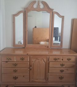 💥Vintage Thomasville dresser with mirror💥