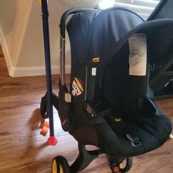 DOONA STROLLER WITH BASE 