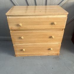 WOOD DRESSER 