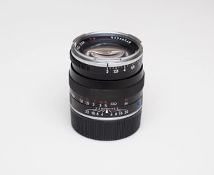 Carl Zeiss - 50mm f/2 Planar (Leica M-mount)