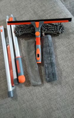 Glass or windshield cleaner/squeegee