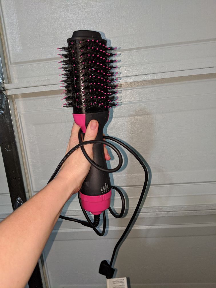 Hair dryer brush for fast blowouts