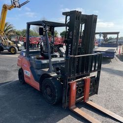 8k Gas/LP Warehouse Forklift 
