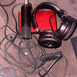 scarlett interface mic and head phones 