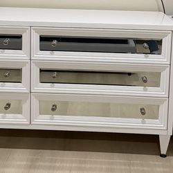 Dresser & 2 Night Stands