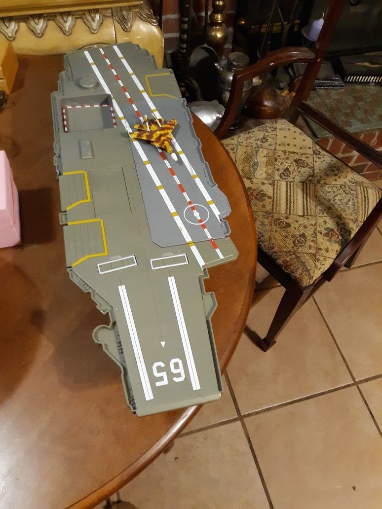Redbox 1998 & Maisto SU-37 Model Airplane