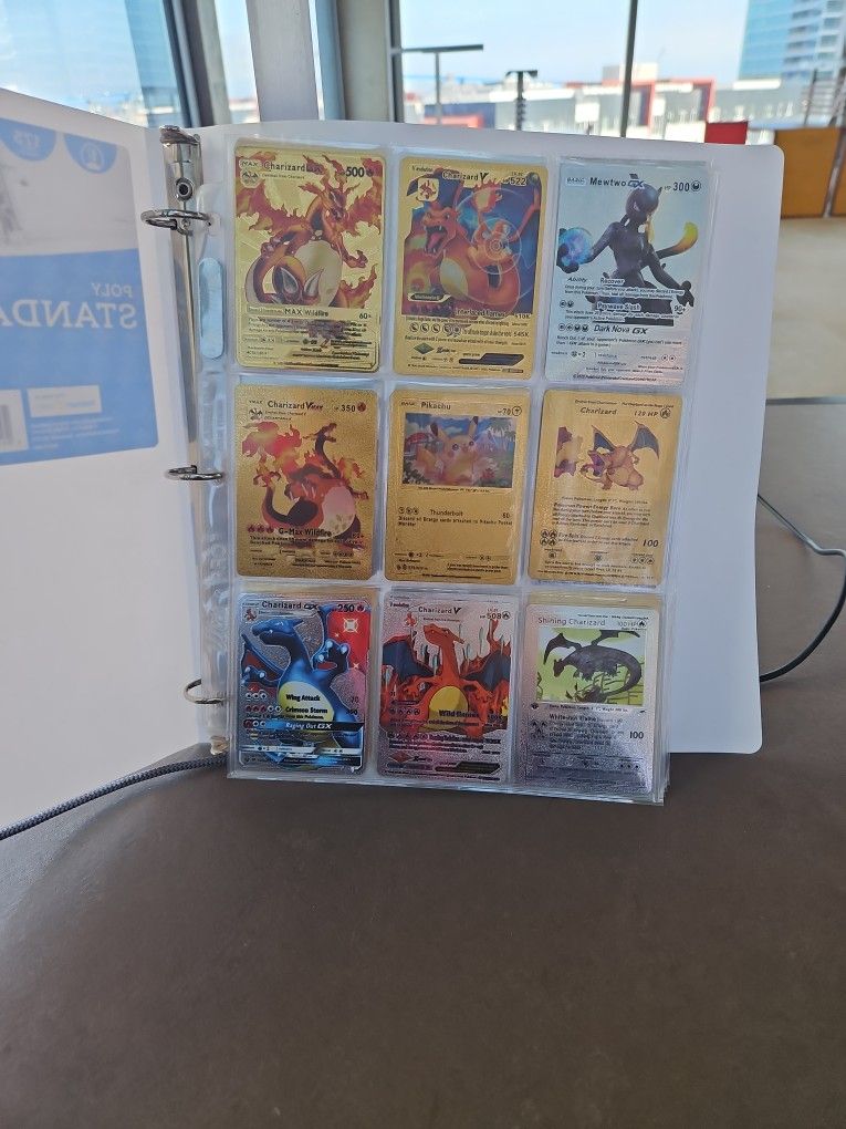 POKÉMON CARD COLLECTION/ 21 CHARIZARD CARDS $400