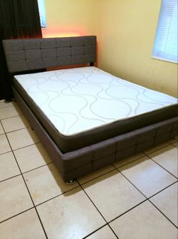 NEW QUEEN-SIZE MATTRESS AND BOX SPRING 🆕️