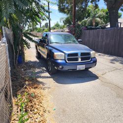 06 Dodge Dakota, V6 , 4x4 Blue Body needs TKC